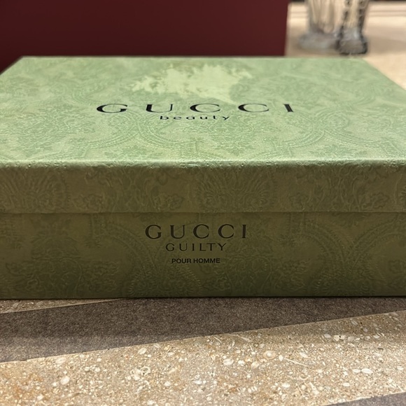 2 Gucci Green Embossed Box - Picture 12 of 14
